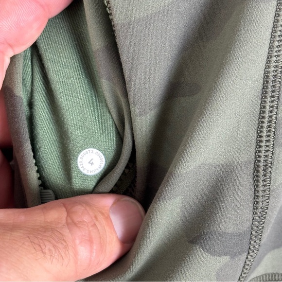 Lululemon green camo Hooded Define Jacket *Nulu in Sz 4 - Picture 5 of 10